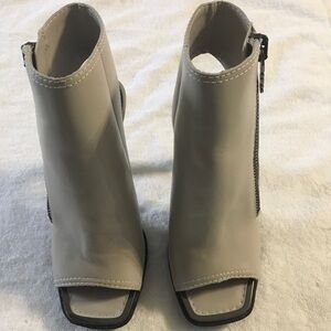 New Women’s DKNY Malia cuff heels shoes Size:6M